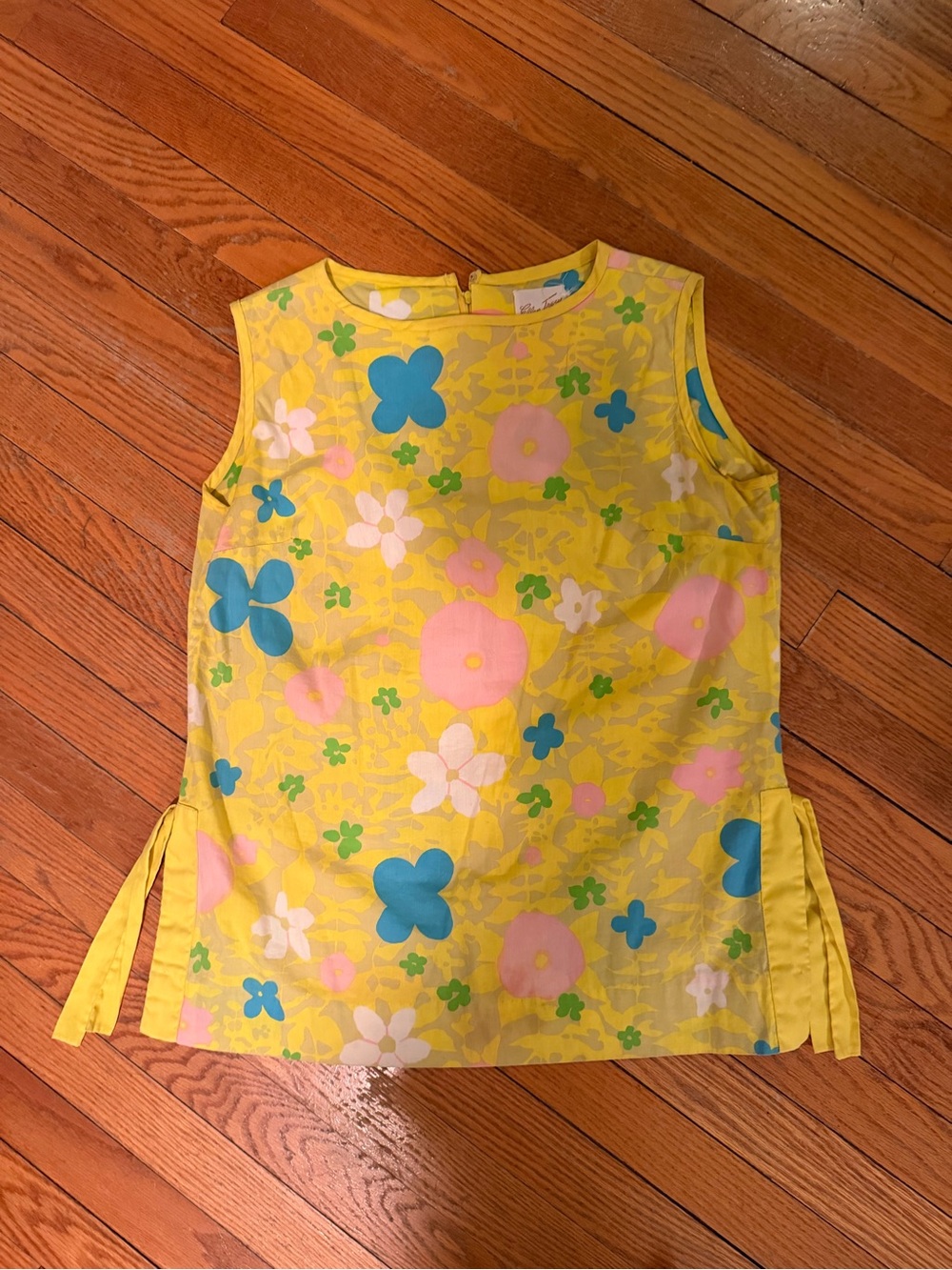 Ellen Tracy Yellow Floral Sleeveless Tie-Side Top